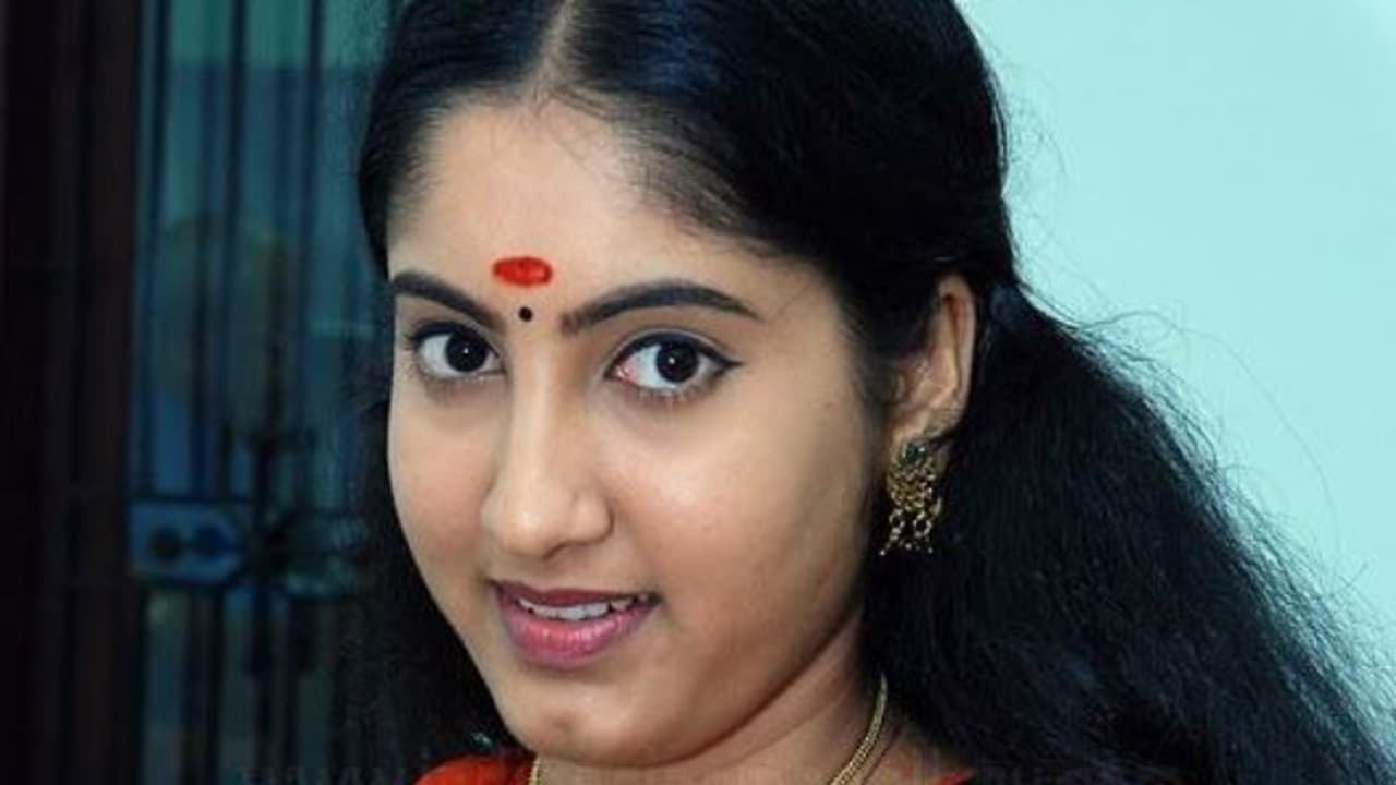 'ഒരു ഫോട്ടോ പോലും ഇടാൻ പറ്റാത്ത അവസ്ഥ, ഉടനെ ആ ചോദ്യം വരും'; തുറന്നുപറഞ്ഞ് നടി ശ്രീകല
